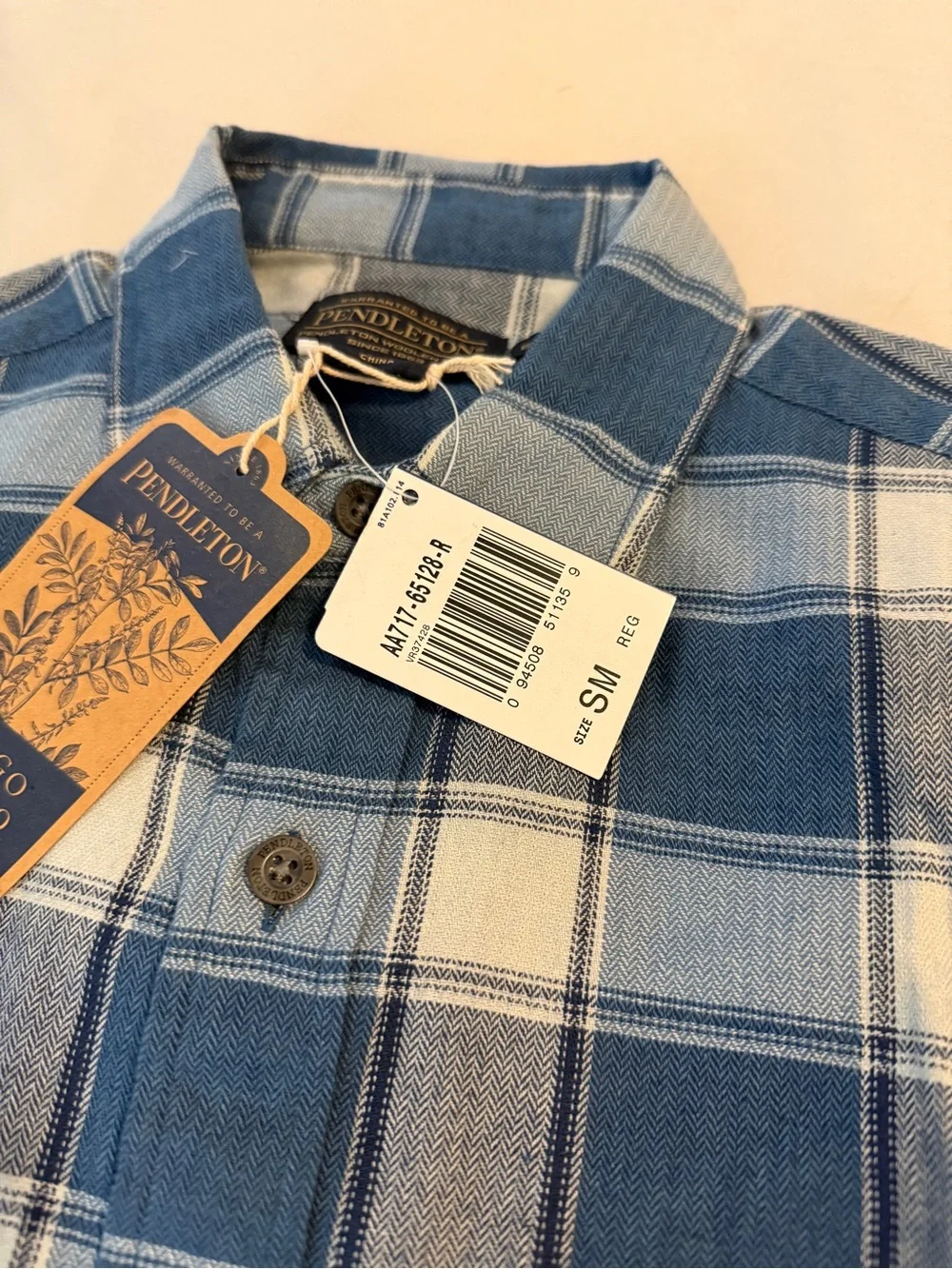 Pendleton Men's Short Sleeve Button-Up Size Small Indigo L’indigo blue